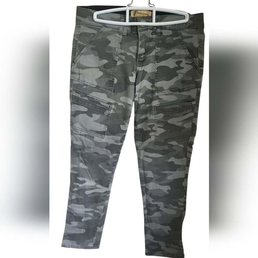 Democracy Ab Tech Camo Ankle Skimmer Pants. Size 4